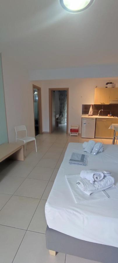 Ilida Apartments Néa Péramos Exterior foto